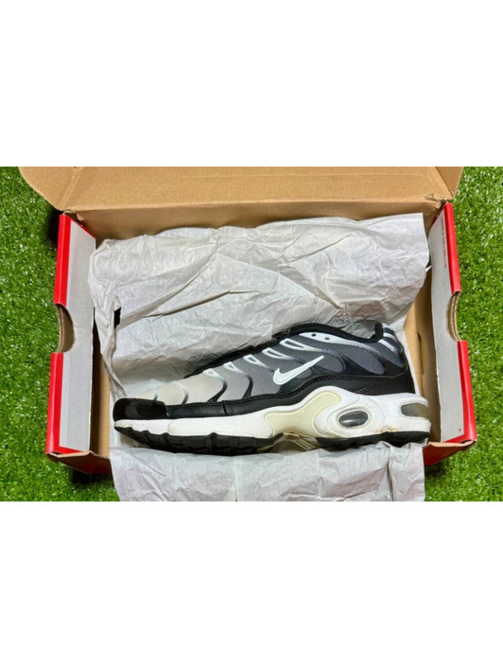 Nike Air Max Plus TN Black / White Size 7Y / Women’s 8.5 OG Box